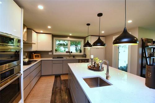 1620 Regional Rd 9 Road, Caledonia, ON - Indoor Photo Showing Kitchen