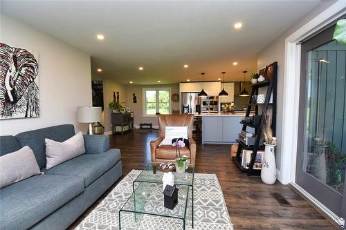 1620 Regional Rd 9 Road, Caledonia, ON - Indoor Photo Showing Living Room