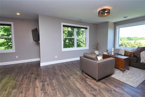 1620 Regional Rd 9 Road, Caledonia, ON - Indoor Photo Showing Living Room