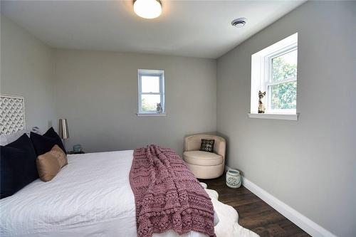 1620 Regional Rd 9 Road, Caledonia, ON - Indoor Photo Showing Bedroom