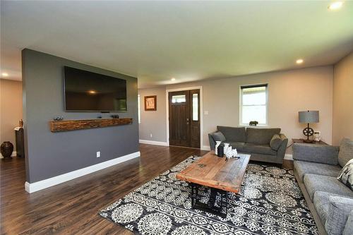 1620 Regional Rd 9 Road, Caledonia, ON - Indoor Photo Showing Living Room