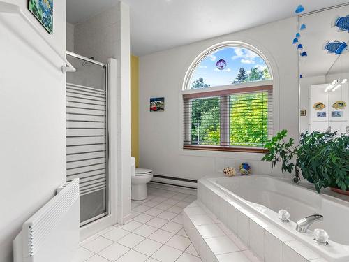 Bathroom - 1517 Rue Laflamme, Longueuil (Le Vieux-Longueuil), QC - Indoor Photo Showing Bathroom