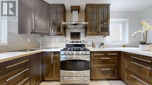 2243 Ridge Landing, Oakville, ON - Indoor Photo Showing Kitchen With Upgraded Kitchen