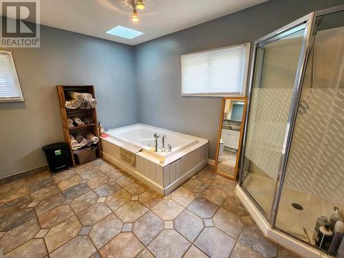 21 Beavis Ter, Temiskaming Shores, ON - Indoor Photo Showing Bathroom