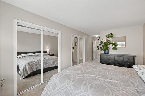 21-1853 Parkview Crescent, Kelowna, BC - Indoor Photo Showing Bedroom