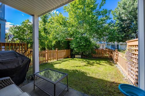 21-1853 Parkview Crescent, Kelowna, BC - Outdoor With Backyard
