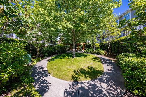 21-1853 Parkview Crescent, Kelowna, BC - Outdoor