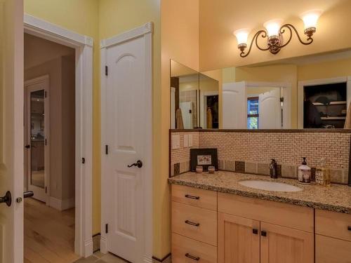 1052 Webster Road, Kelowna, BC - Indoor Photo Showing Bathroom