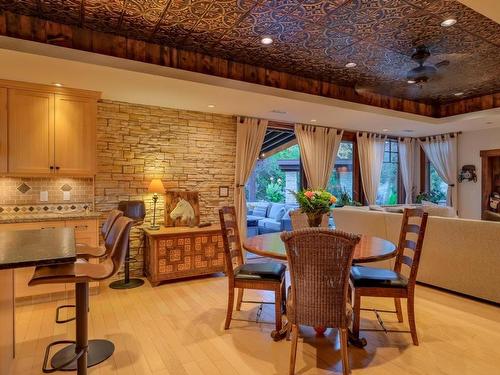 1052 Webster Road, Kelowna, BC - Indoor Photo Showing Dining Room