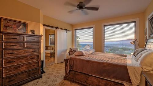 1052 Webster Road, Kelowna, BC - Indoor Photo Showing Bedroom