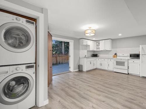 2964 Mcvicar Road, West Kelowna, BC - Indoor Photo Showing Laundry Room