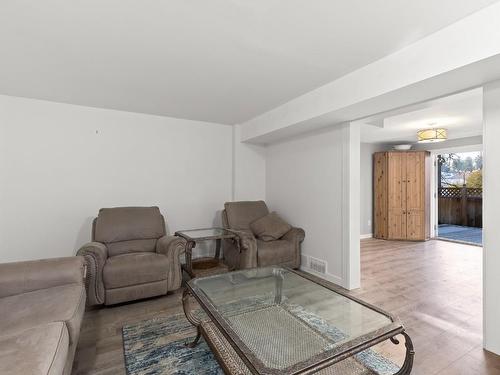 2964 Mcvicar Road, West Kelowna, BC - Indoor Photo Showing Living Room