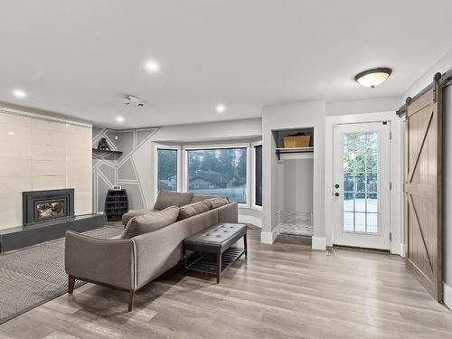 2964 Mcvicar Road, West Kelowna, BC - Indoor Photo Showing Living Room With Fireplace