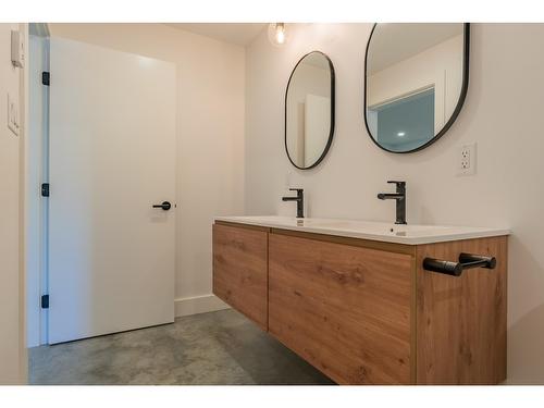 A - 516 Robson Street, Nelson, BC - Indoor Photo Showing Bathroom