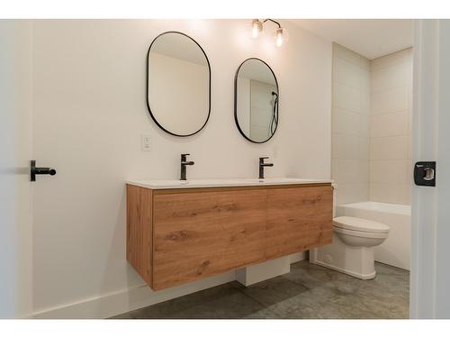 A - 516 Robson Street, Nelson, BC - Indoor Photo Showing Bathroom