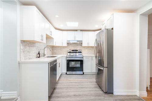 21 Chatham Street, Hamilton, ON - Indoor Photo Showing Kitchen With Upgraded Kitchen