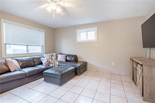 21 Chatham Street, Hamilton, ON - Indoor Photo Showing Living Room