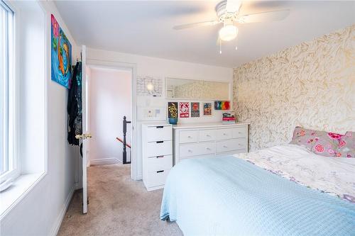 21 Chatham Street, Hamilton, ON - Indoor Photo Showing Bedroom