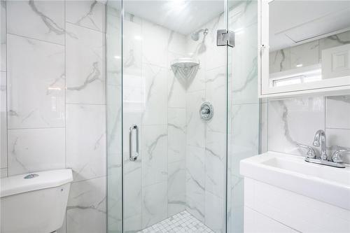 21 Chatham Street, Hamilton, ON - Indoor Photo Showing Bathroom