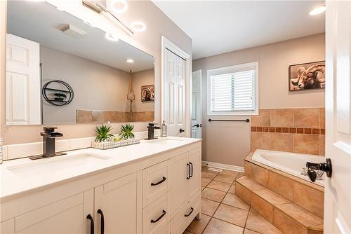 8076 Spring Blossom Drive, Niagara Falls, ON - Indoor Photo Showing Bathroom