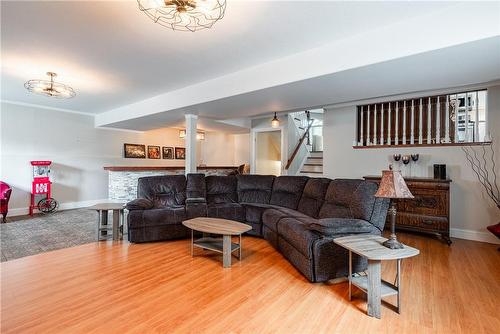 8076 Spring Blossom Drive, Niagara Falls, ON - Indoor Photo Showing Living Room