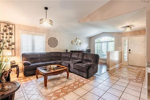 8076 Spring Blossom Drive, Niagara Falls, ON - Indoor Photo Showing Living Room