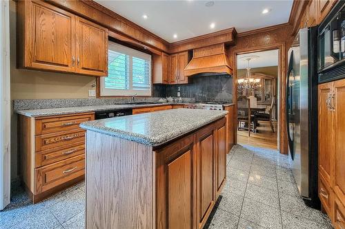 156 Country Club Drive, Hamilton, ON - Indoor Photo Showing Kitchen