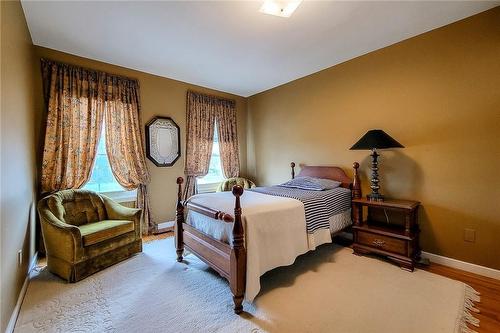 156 Country Club Drive, Hamilton, ON - Indoor Photo Showing Bedroom