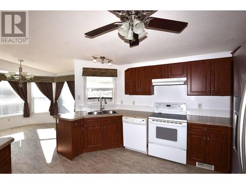 12560 Westside Road Unit# 118, Vernon, BC - Indoor Photo Showing Kitchen With Double Sink