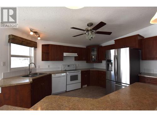 12560 Westside Road Unit# 118, Vernon, BC - Indoor Photo Showing Kitchen With Double Sink