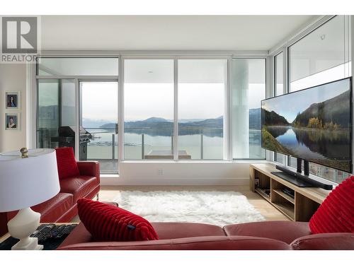 1191 Sunset Drive Unit# 2705, Kelowna, BC - Indoor Photo Showing Living Room