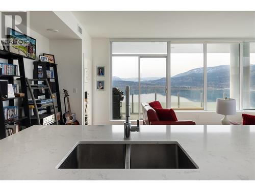 1191 Sunset Drive Unit# 2705, Kelowna, BC - Indoor Photo Showing Kitchen