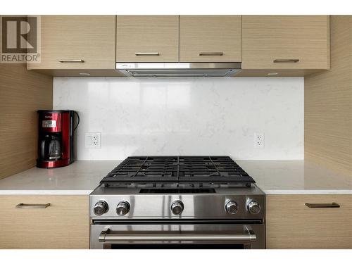 1191 Sunset Drive Unit# 2705, Kelowna, BC - Indoor Photo Showing Kitchen