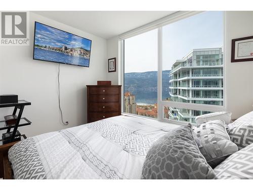 1191 Sunset Drive Unit# 2705, Kelowna, BC - Indoor Photo Showing Bedroom