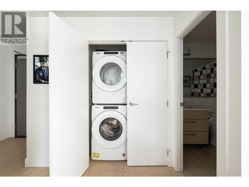 1191 Sunset Drive Unit# 2705, Kelowna, BC - Indoor Photo Showing Laundry Room