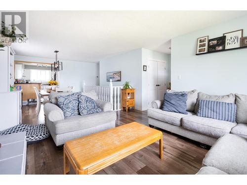 4747 Freimuller Avenue, Prince George, BC - Indoor Photo Showing Living Room