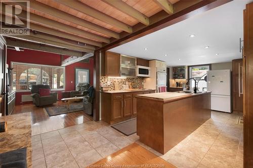 134 Grace, Tecumseh, ON - Indoor Photo Showing Kitchen