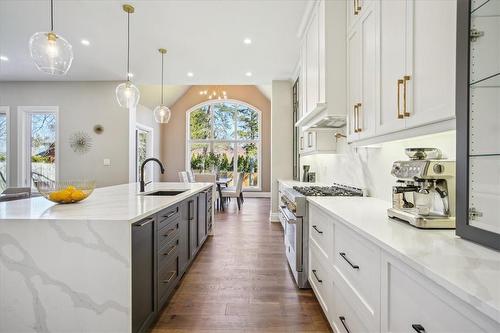 269 Martin Street, Milton, ON - Indoor Photo Showing Kitchen With Upgraded Kitchen