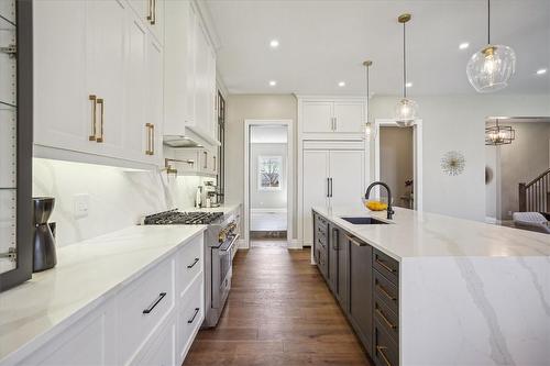 269 Martin Street, Milton, ON - Indoor Photo Showing Kitchen With Upgraded Kitchen