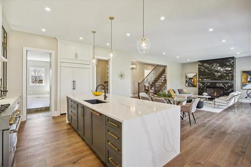 269 Martin Street, Milton, ON - Indoor Photo Showing Kitchen With Upgraded Kitchen