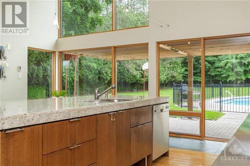 10 Wick Crescent, Ottawa, ON - Indoor Photo Showing Kitchen With Double Sink