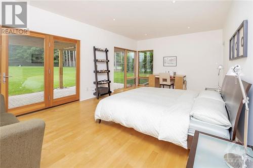 10 Wick Crescent, Ottawa, ON - Indoor Photo Showing Bedroom