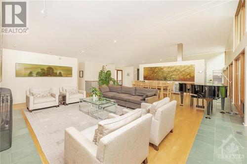 10 Wick Crescent, Ottawa, ON - Indoor Photo Showing Living Room