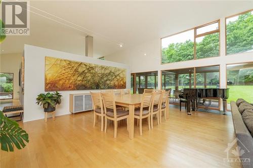 10 Wick Crescent, Ottawa, ON - Indoor Photo Showing Dining Room