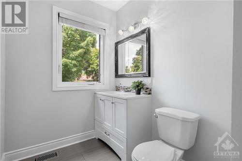 504 Braydon Avenue, Ottawa, ON - Indoor Photo Showing Bathroom