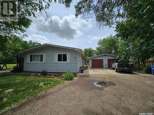 215 2Nd Avenue W, Frontier, SK 