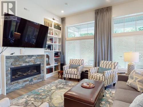 4048 Saturna Ave, Powell River, BC - Indoor Photo Showing Living Room With Fireplace