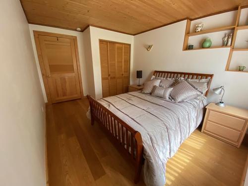 714 Regent Street, Nelson, BC - Indoor Photo Showing Bedroom