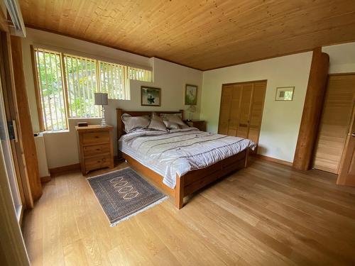 714 Regent Street, Nelson, BC - Indoor Photo Showing Bedroom