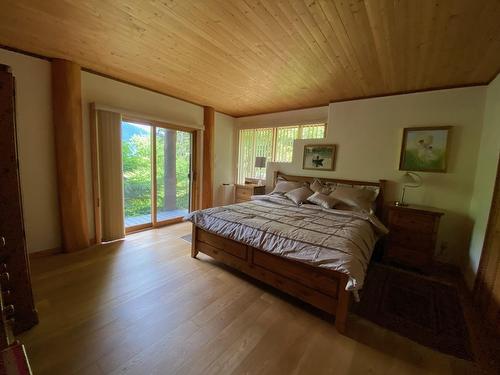 714 Regent Street, Nelson, BC - Indoor Photo Showing Bedroom